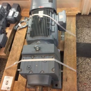 موتورگیربکس 5.5 کیلووات 148 دور خروجی SEW